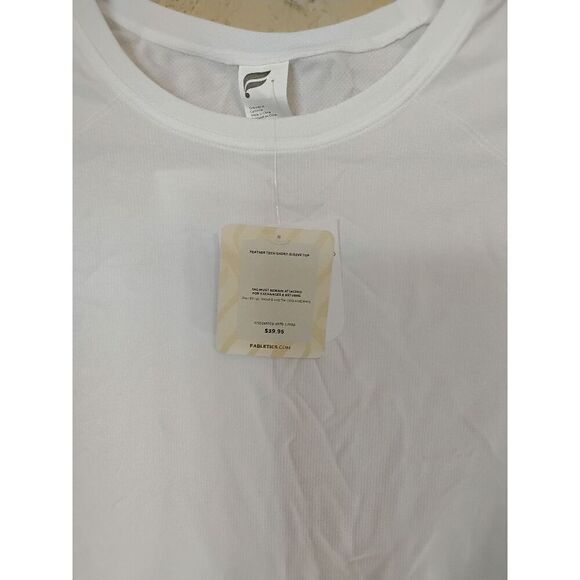 NWT Size Small Fabletics Feather Tech Short-Sleeve Top - Picture 2 of 3